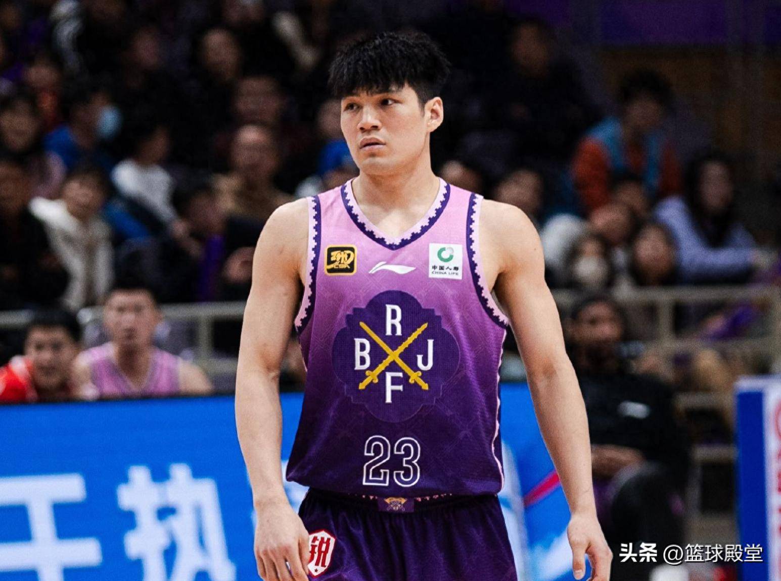 杏彩体育官网-一换二报价陈国豪？广东被迫送出“王炸”，交易筹码北控无
