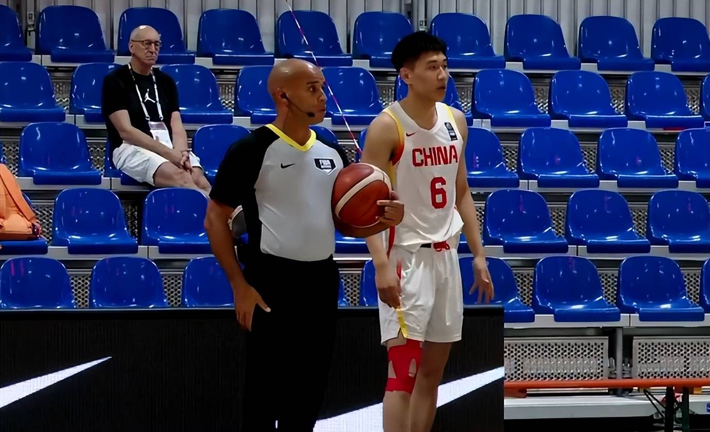 包含中国U19男篮82-99斯洛文尼亚小组赛全败，冯傲12分，杨溢10+5+4的词条