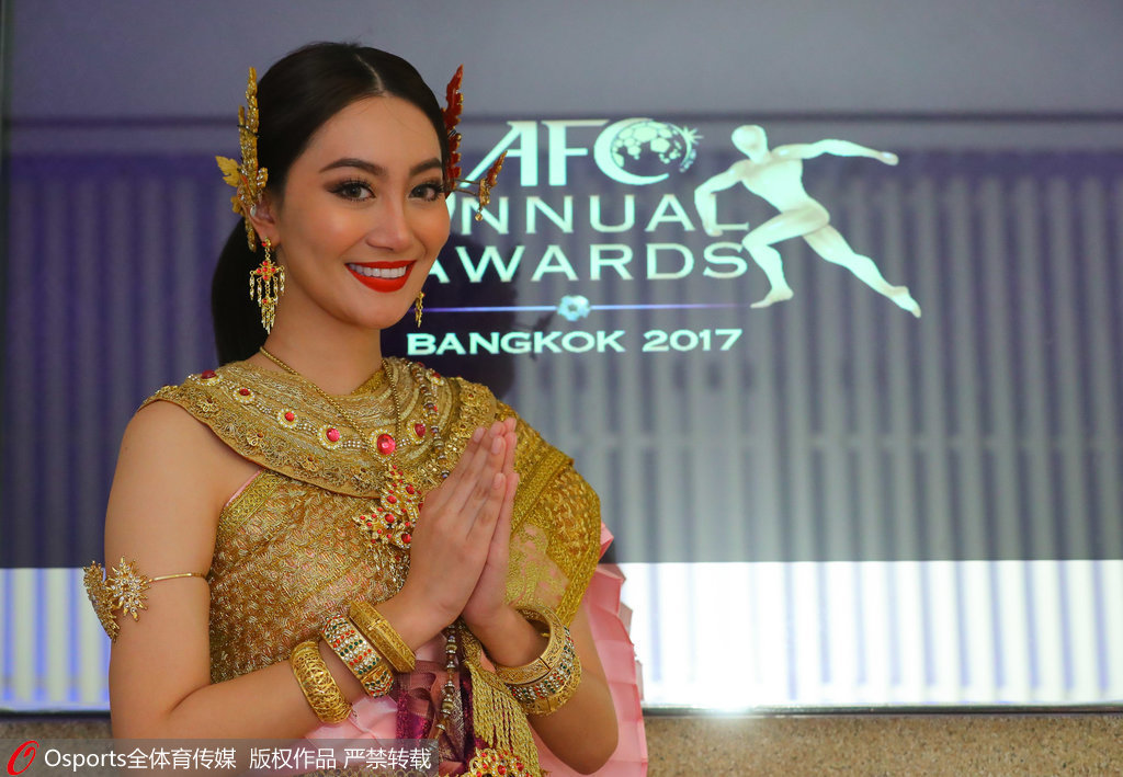 包含亚洲足球传奇教练计划参加名人奖颁奖典礼的词条